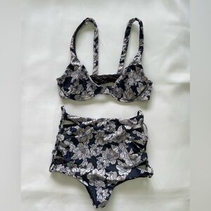 Acacia set in Blue Magnolia